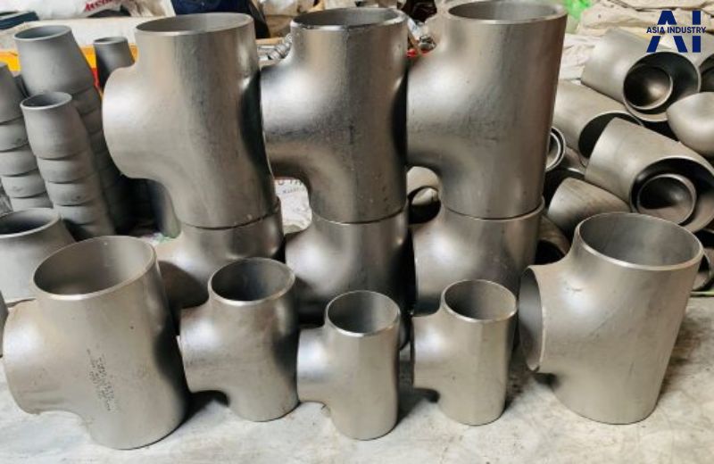 Tê inox – bền bỉ, chống gỉ, chịu áp lực và nhiệt tốt, dễ lắp đặt.