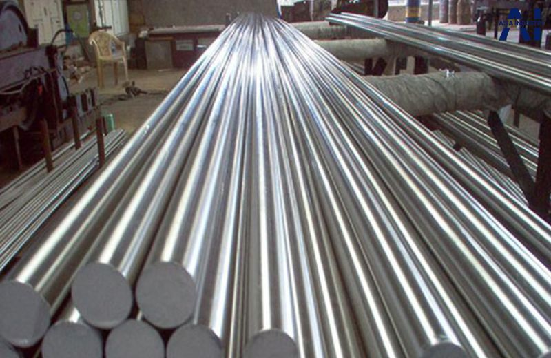 Các đặc tính cơ học và hóa học quyết định độ bền, khả năng chịu nhiệt và phạm vi ứng dụng của thép không gỉ.