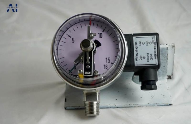 dong ho ap suat do ap luc chat long va khi trong he thong cong nghiep